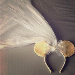 Minnie Mouse Bride Ear Headband